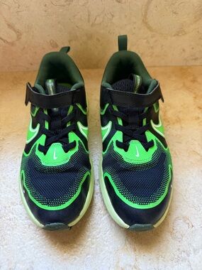 Nike Kids Black and Neon Green Athletic Sneakers